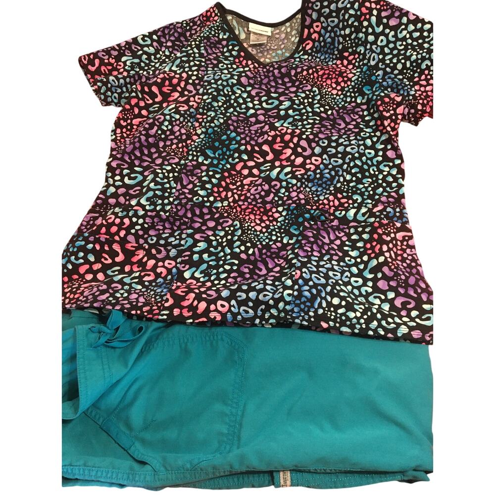 Grey's Anatomy by Barco S Bottoms, Scrub Star M Multicolor Top With Black Piping - Picture 2 of 9